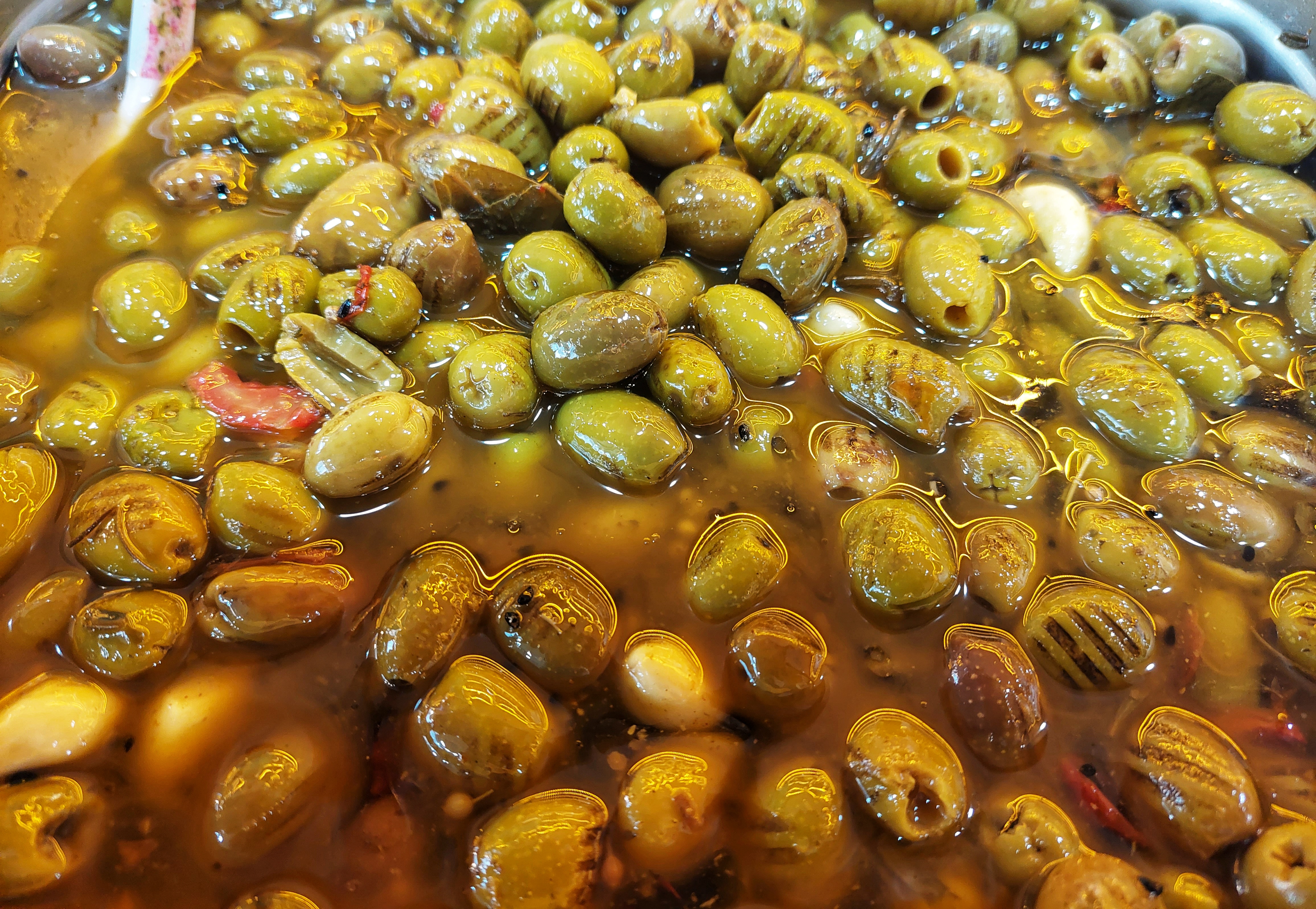 Wholesale Table Olives; Elevate Your Offering with Premium Iranian Olives